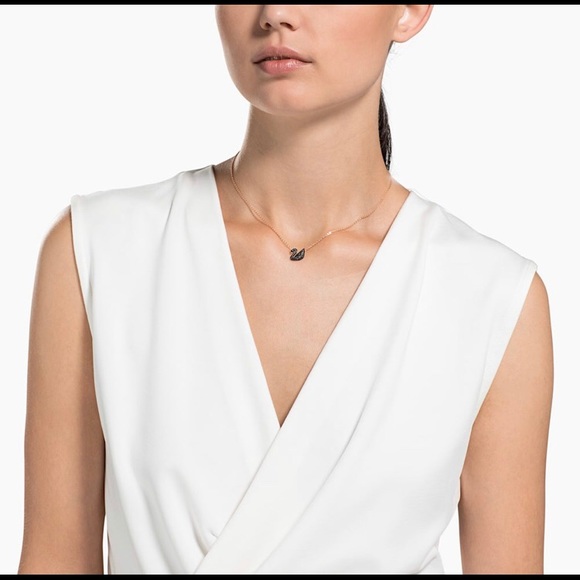 SWAROVSKI SWAN PENDANT, BLACK, ROSEGOLD TONE PLATE - Picture 3 of 4